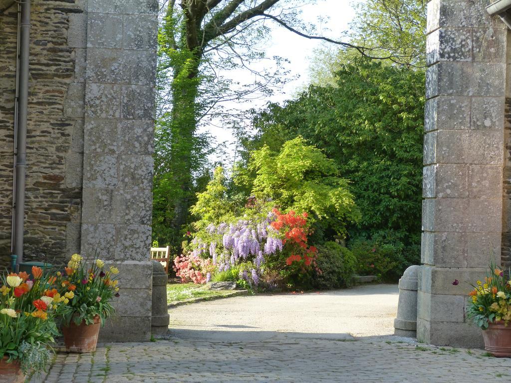 Gite Atypique Dans Une Chapelle Briec Bilik gambar